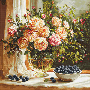 Luca S Luca S Borduurpakket Vase with Roses and Blueberries