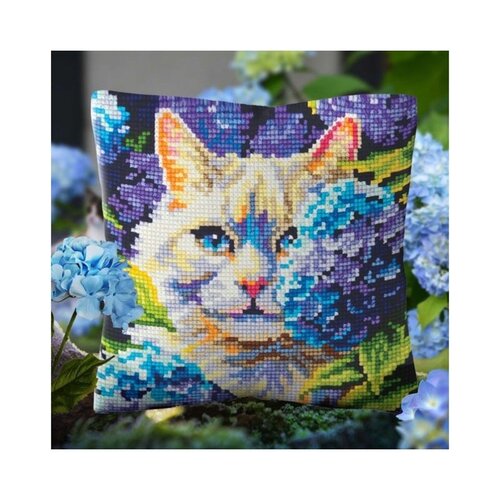 Collection D Art Borduurkussen Cat in Hydrangeas 40 x 40 cm Collection D Art Borduurkussen Cat in Hydrangeas 40 x 40 cm