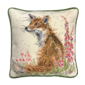 Bothy Threads Bothy Threads Petit Point Borduurkussen Amongst The Foxgloves