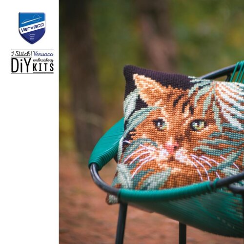 Vervaco Vervaco Borduurpakket Kussen Kat tussen de Bladeren Vervaco Vervaco Borduurpakket Kussen Kat tussen de Bladeren