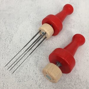 De Witte Engel Blank Houten viltnaalden houder voor 4 viltnaalden De Witte Engel Blank Houten viltnaalden houder voor 4 viltnaalden