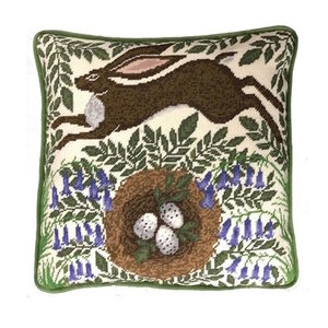 Bothy Threads Bothy Threads Petit Point Borduurkussen Spring Hare