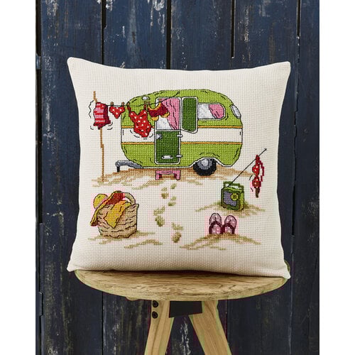 Permin Permin borduur kussen Beach Camping 40 x 40 cm Permin Permin borduur kussen Beach Camping 40 x 40 cm