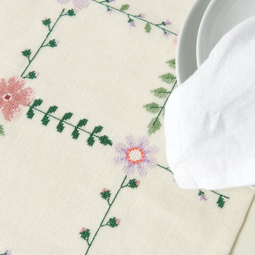 Rico Design Borduurpakket tafelloper weidebloemen 42 x 164 cm Rico Design Borduurpakket tafelloper weidebloemen 42 x 164 cm