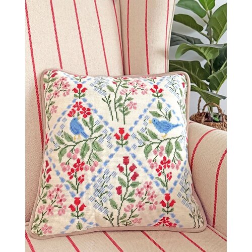 Bothy Threads Bothy Threads Petit Point Borduurkussen Birds And Blossoms