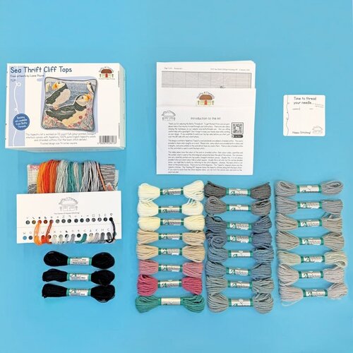 Bothy Threads Bothy Threads Petit Point Borduurkussen Sea Thrift Clifftops