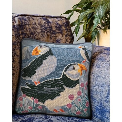 Bothy Threads Bothy Threads Petit Point Borduurkussen Sea Thrift Clifftops