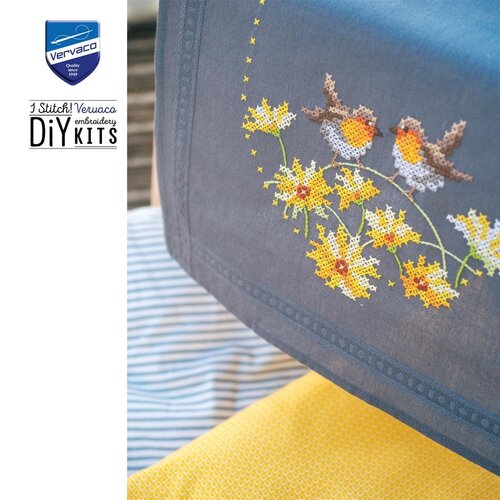 Vervaco Vervaco Tafelloper Roodborstjes en gele bloemen 40 x 100 cm
