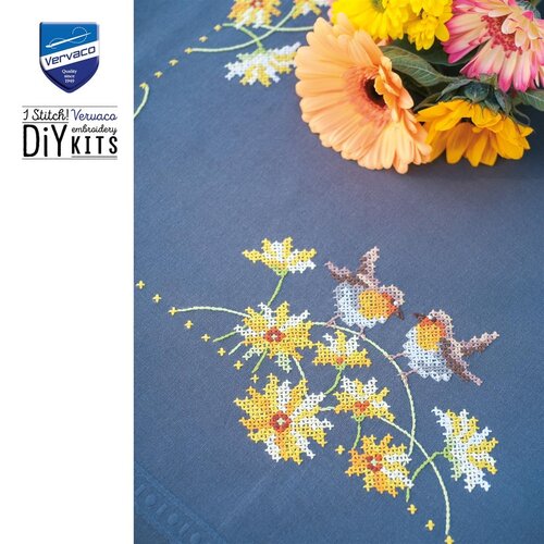 Vervaco Vervaco Tafelkleed Roodborstjes en gele bloemen 80 x 80 cm