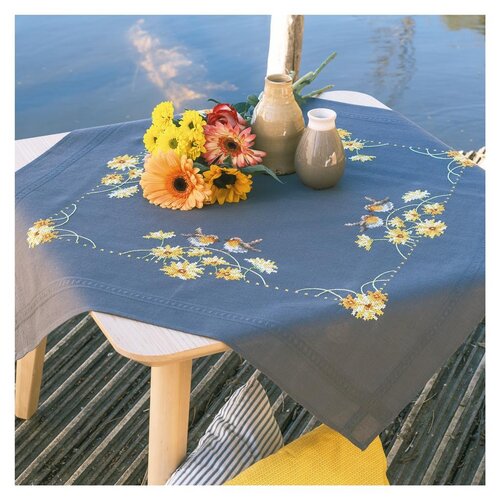 Vervaco Vervaco Tafelkleed Roodborstjes en gele bloemen 80 x 80 cm