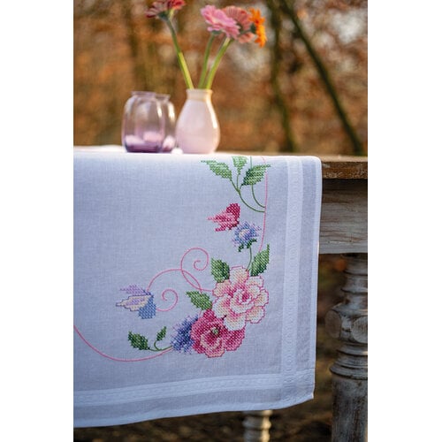 Vervaco Vervaco borduurpakket tafelloper Bloemen met vlinders Vervaco Vervaco borduurpakket tafelloper Bloemen met vlinders