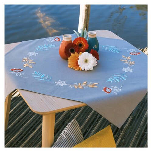 Vervaco Vervaco Tafelkleed Bloemen en takjes 72 x 72 cm Vervaco Vervaco Tafelkleed Bloemen en takjes 72 x 72 cm