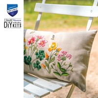 Vervaco voorbedrukt borduurpakket kussen Meadow Flowers