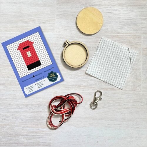 The Crafty Company Borduurpakket Matchbox Kit Greetings from London The Crafty Company Borduurpakket Matchbox Kit Greetings from London