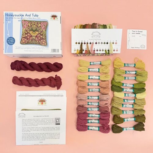 Bothy Threads Bothy Threads Petit Point Borduurkussen Honeysuckle And Tulip Bothy Threads Bothy Threads Petit Point Borduurkussen Honeysuckle And Tulip