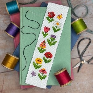 The Crafty Company Boekenlegger borduurpakket Cottage Garden 5 x 17 cm The Crafty Company Boekenlegger borduurpakket Cottage Garden 5 x 17 cm