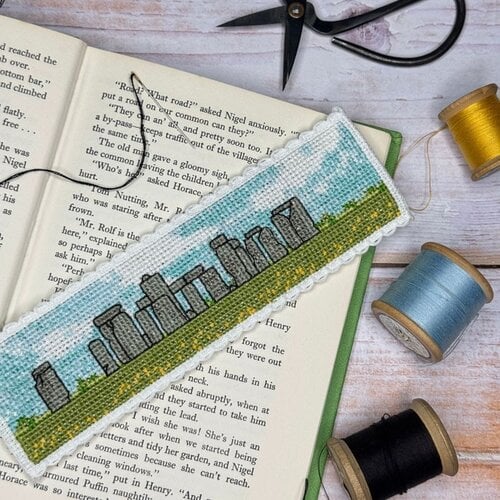 The Crafty Company Boekenlegger borduurpakket Stonehenge The Crafty Company Boekenlegger borduurpakket Stonehenge
