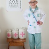 Great Pretenders Déguisement de docteur vert + accéssoires - 5-6 ans | Great Pretenders Great Pretenders Déguisement de docteur vert + accéssoires - 5-6 ans | Great Pretenders