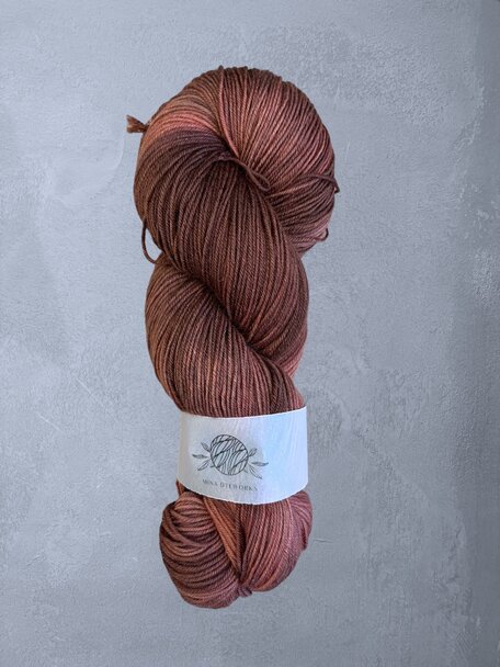 Mina Dyeworks Sock - "Old Koopa Chic" 425m - 100g - 80%merino - 20% polyamide