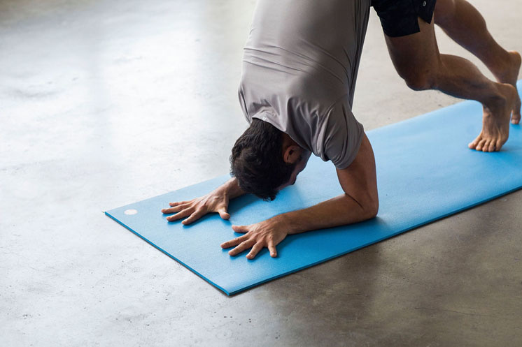 5x yoga oefeningen voor nek en schouders 