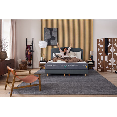 Tempur Boxspring Form elektrisch 180x200 - Hoofdbord: Geometric - Stof: Fabric Green - Poten: Oak 12cm - Incl. matrasstoppers - Showmodel Tempur Boxspring Form elektrisch 180x200 - Hoofdbord: Geometric - Stof: Fabric Green - Poten: Oak 12cm - Incl. matrasstoppers - Showmodel