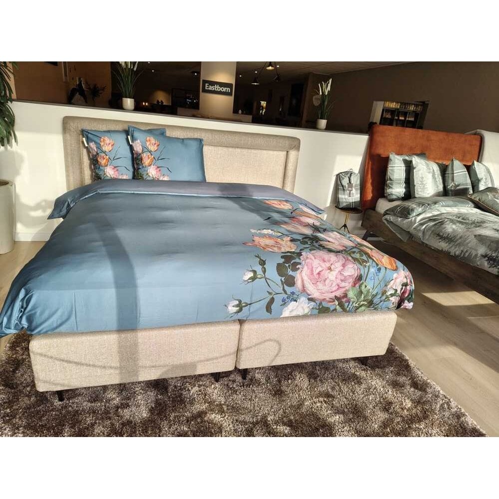 Showmodel Boxspring Goldline vlak 180x210 / Hoofdbord: Virgina / Stof: Spumante 200 Taupe / Poten: staal zwart / (excl. matrassen)