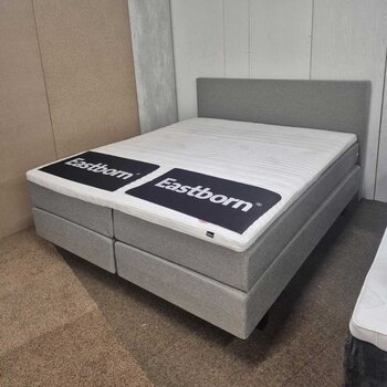 Eastborn Showmodel Boxspring Ruby vlak 180x200 / Matrassen: soepel + stevig / Topper: Comfortschuim - Stof: Ready beige 100 - Poten: zwart blok 12cm