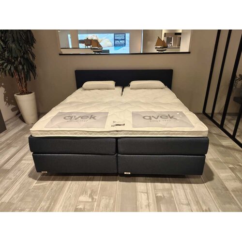 Avek Boxspring 1927 Original elektrisch 180x210 - Matrassen soepel+stevig - Topper:Innerzone latex - Stof: Boech 49 - Blokpoot eiken14cm - Showmodel