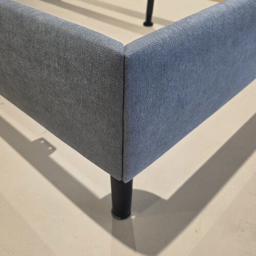 Riviera Bed 180x200 Stof: blauw - Showmodel