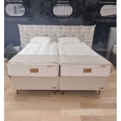 Pullman Showmodel Boxspring Original Aspen vlak 180x200 - Stof: Momento Beige / Hoofdbord stof: Still Life Pigeon - Poten: 15cm zwart chroom conisch