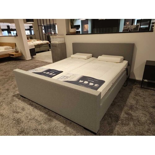 Showmodel Sleepfast Ledikant gestoffeerd basic recht 180x200 Showmodel Sleepfast Ledikant gestoffeerd basic recht 180x200
