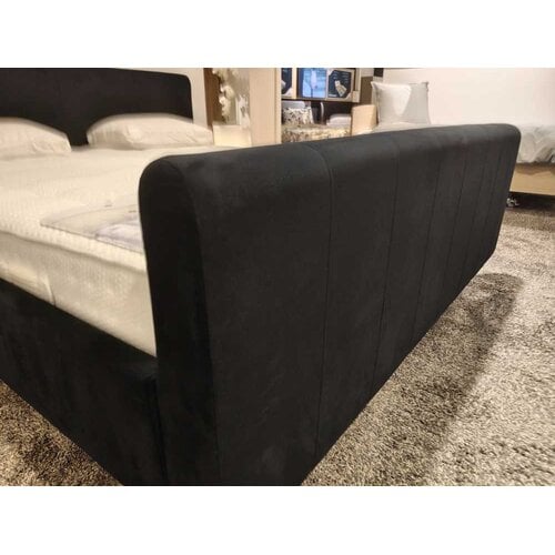 Showmodel ledikant Royal 180x200 zonder voetbord/ Stof: Adore 149 / poten zwart rond 18cm Showmodel ledikant Royal 180x200 zonder voetbord/ Stof: Adore 149 / poten zwart rond 18cm