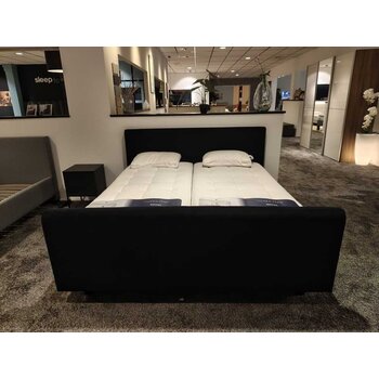 Sleepfast ledikant Royal 180x200 zonder voetbord/ Stof: Adore 149 / poten zwart rond 18cm