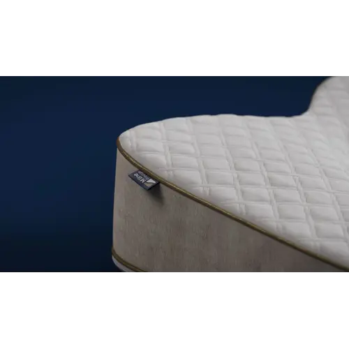 M line Prestige The Crown Pillow