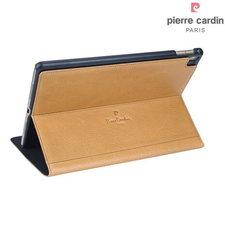 Pierre Cardin Pierre Cardin Apple Goud Book Case hoesje iPad Pro 9.7 (2016)- Smart Case - Tablethoes Pierre Cardin Pierre Cardin Apple Goud Book Case hoesje iPad Pro 9.7 (2016)- Smart Case - Tablethoes