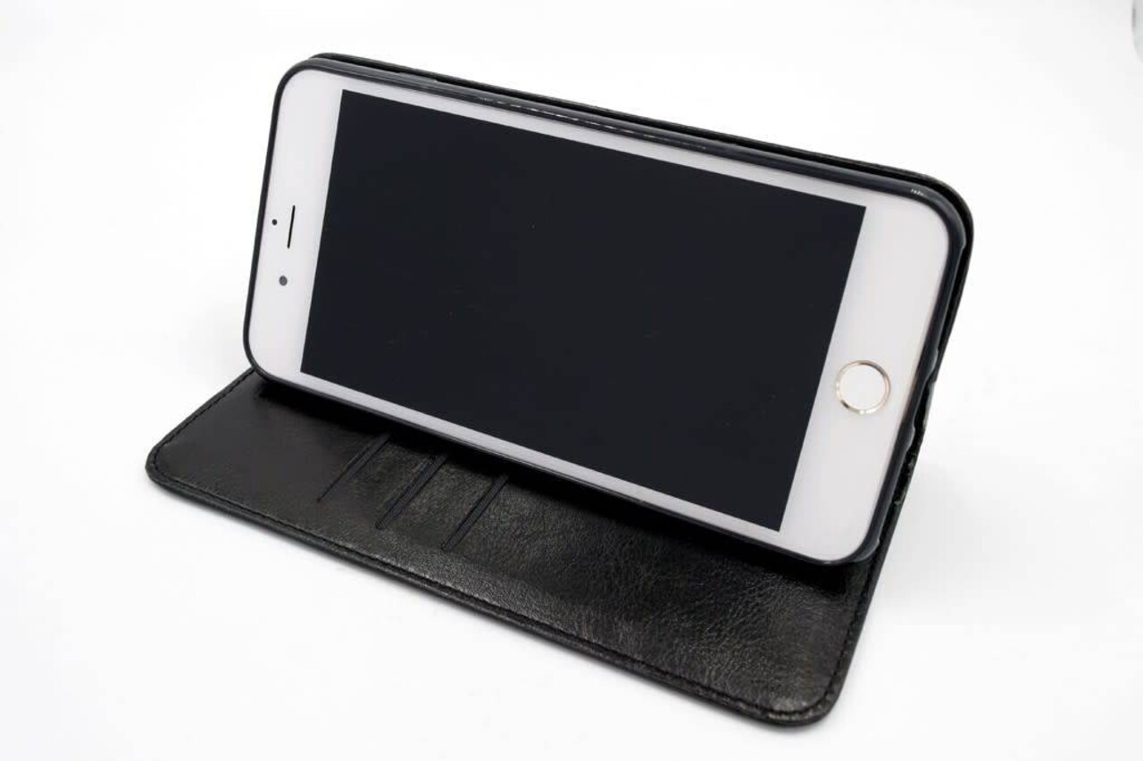 Zwart hoesje voor iPhone 7-8 Plus - Book Case - Pasjeshouder - Magneetsluiting Zwart hoesje voor iPhone 7-8 Plus - Book Case - Pasjeshouder - Magneetsluiting