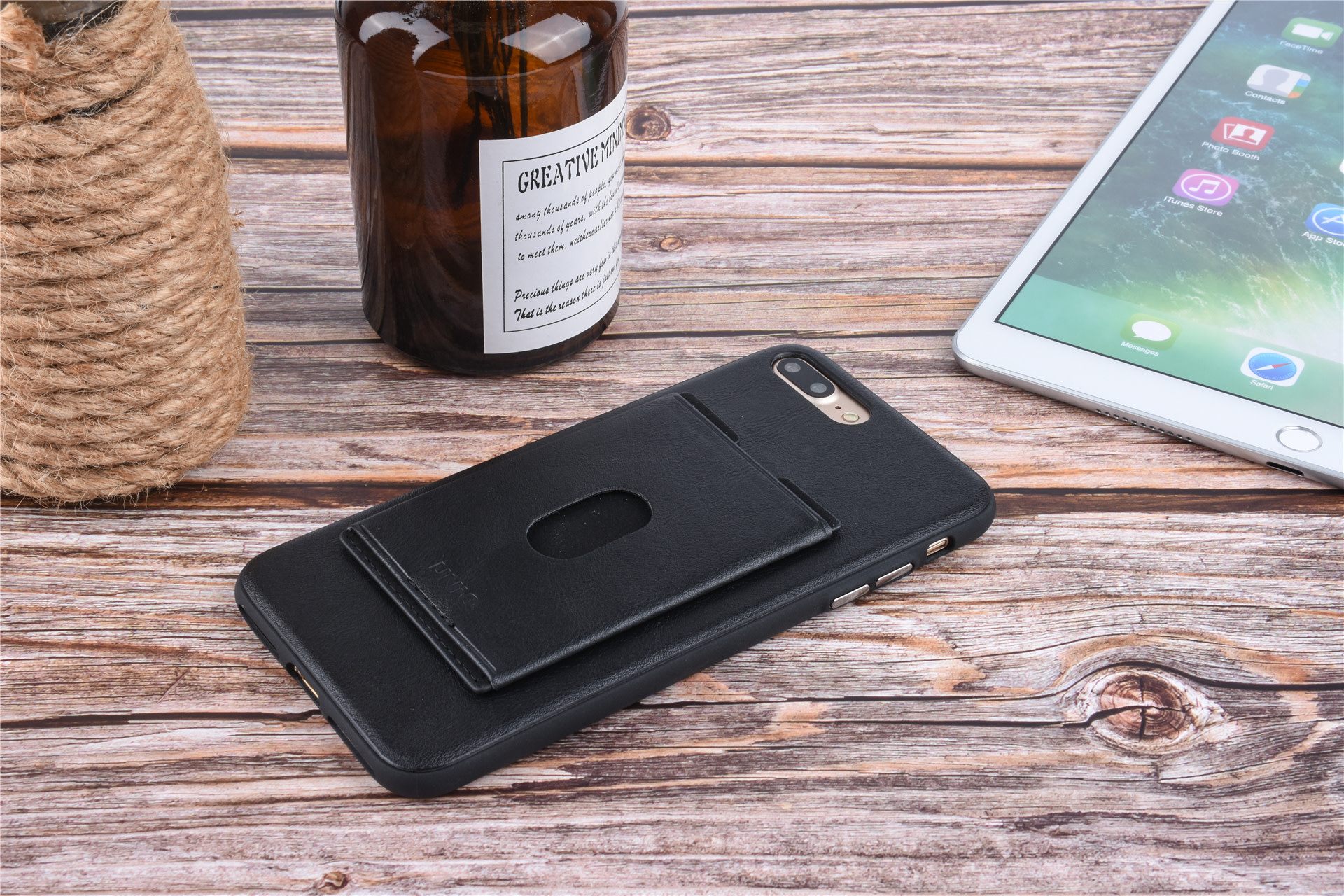 UNIQ Accessory Backcover voor iPhone 7-8 Plus - Zwart (8719273283752), foto 4 van 6