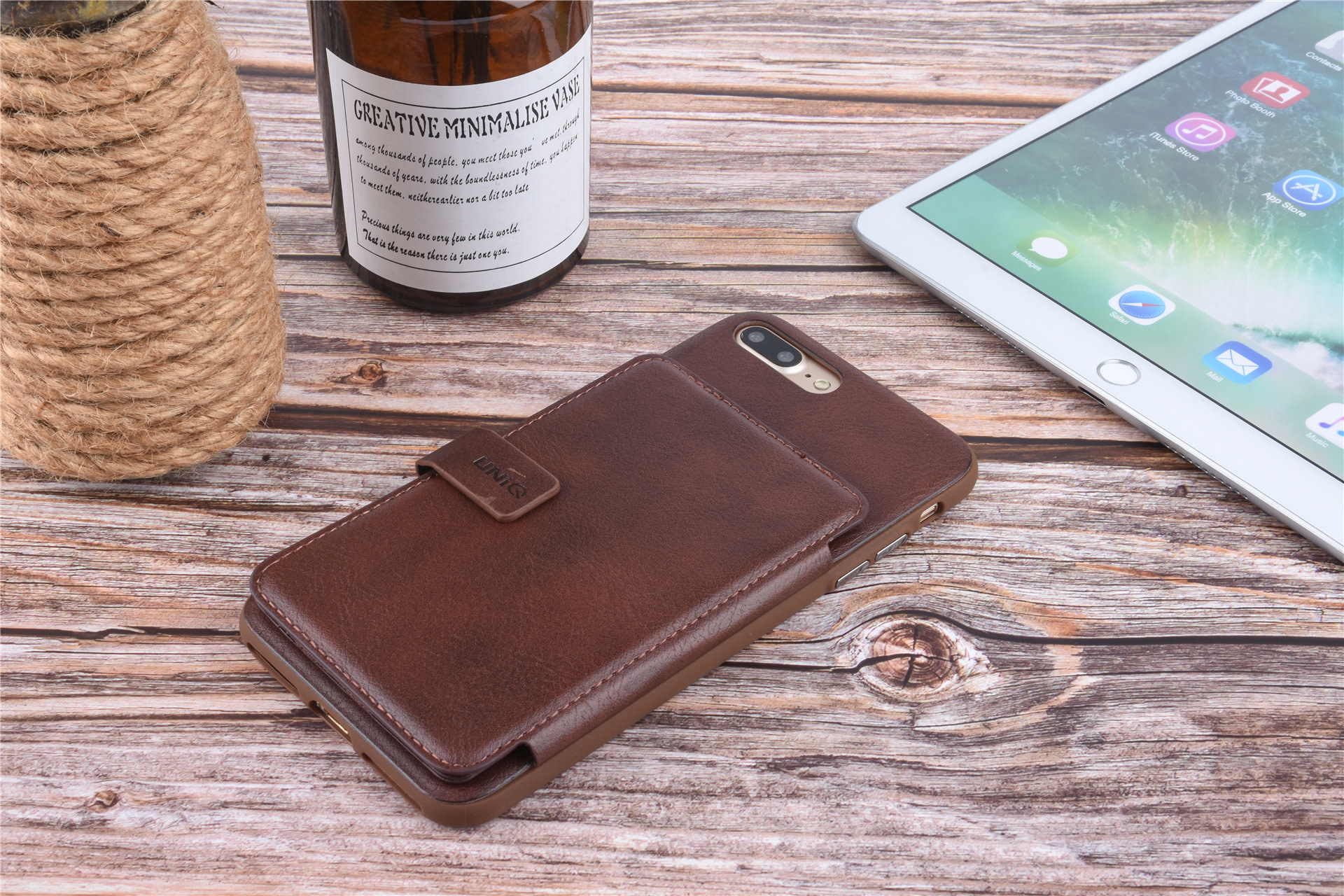 UNIQ Accessory Backcover voor iPhone 7-8 Plus - Bruin (8719273283554), foto 2 van 6