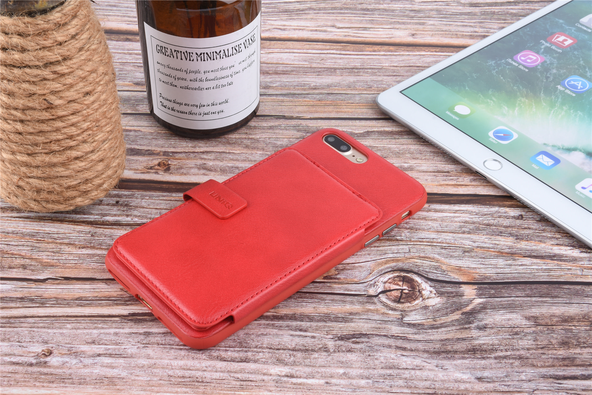 UNIQ Accessory Backcover voor iPhone 7-8 Plus - Rood (8719273283561), foto 2 van 6