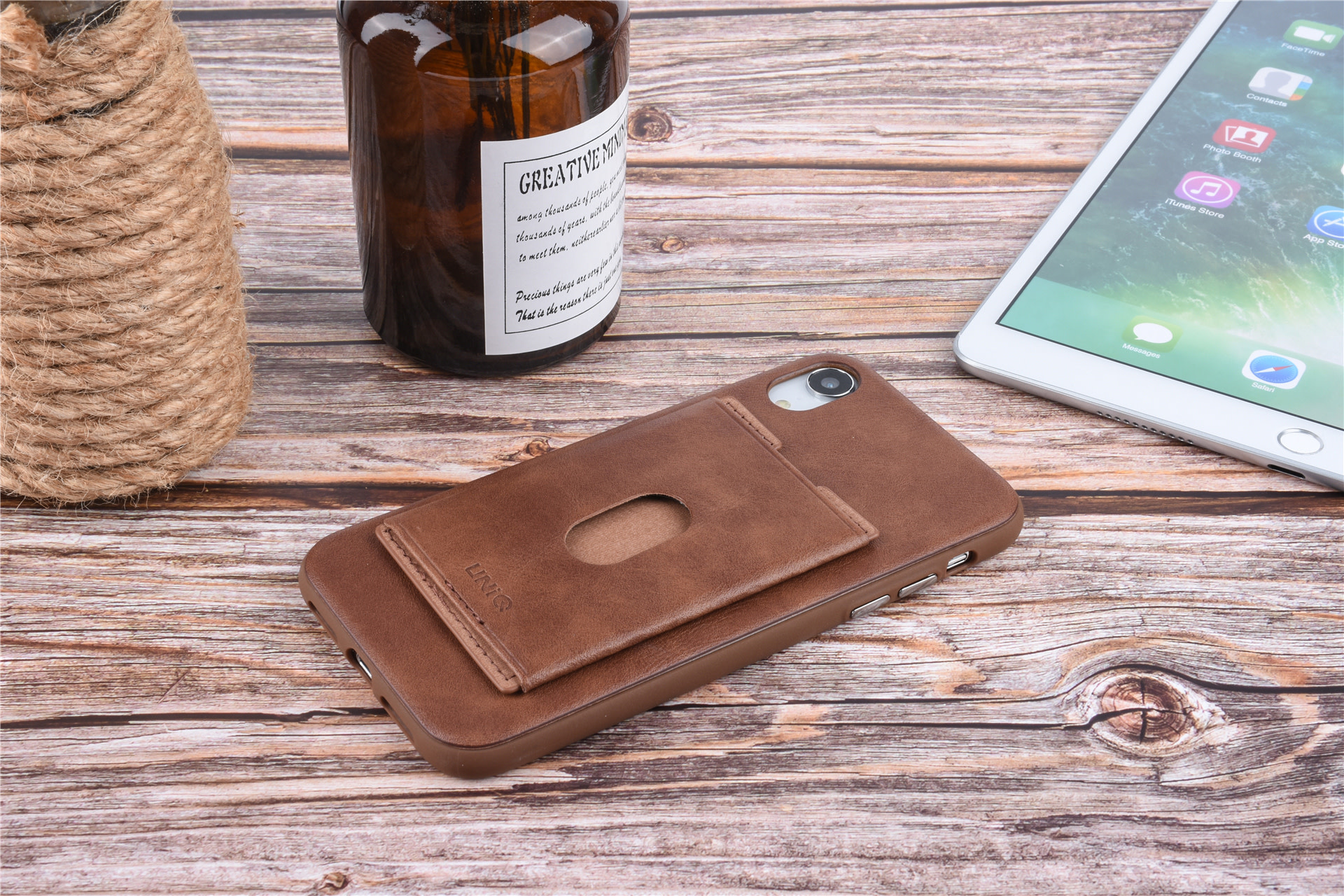 UNIQ Accessory Backcover voor iPhone XR - Bruin (8719273283882), foto 4 van 6