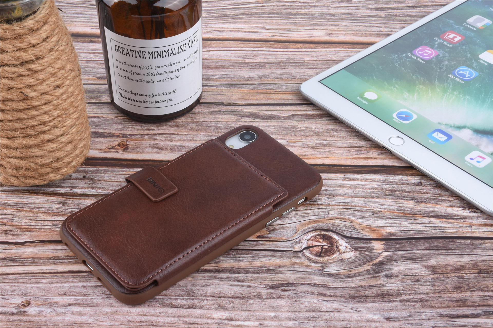 UNIQ Accessory Backcover voor iPhone XR - Bruin (8719273283677), foto 3 van 6