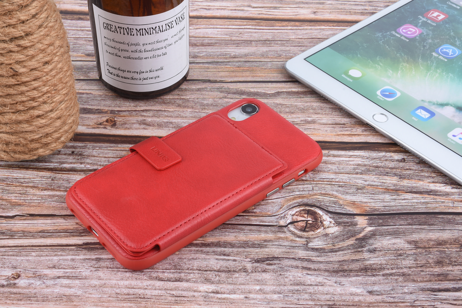 UNIQ Accessory Backcover voor iPhone XR - Rood (8719273283684), foto 6 van 6