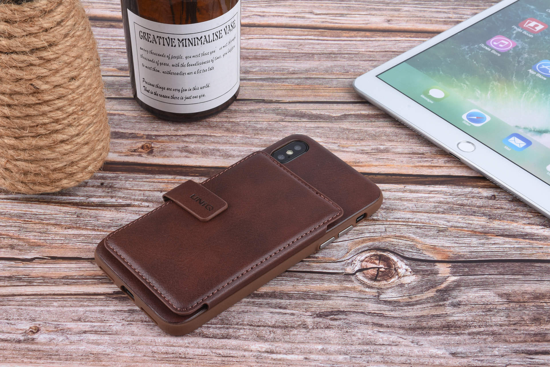 UNIQ Accessory UNIQ Accessory Backcover voor iPhone X-Xs - Bruin (8719273283615), foto 2 van 6