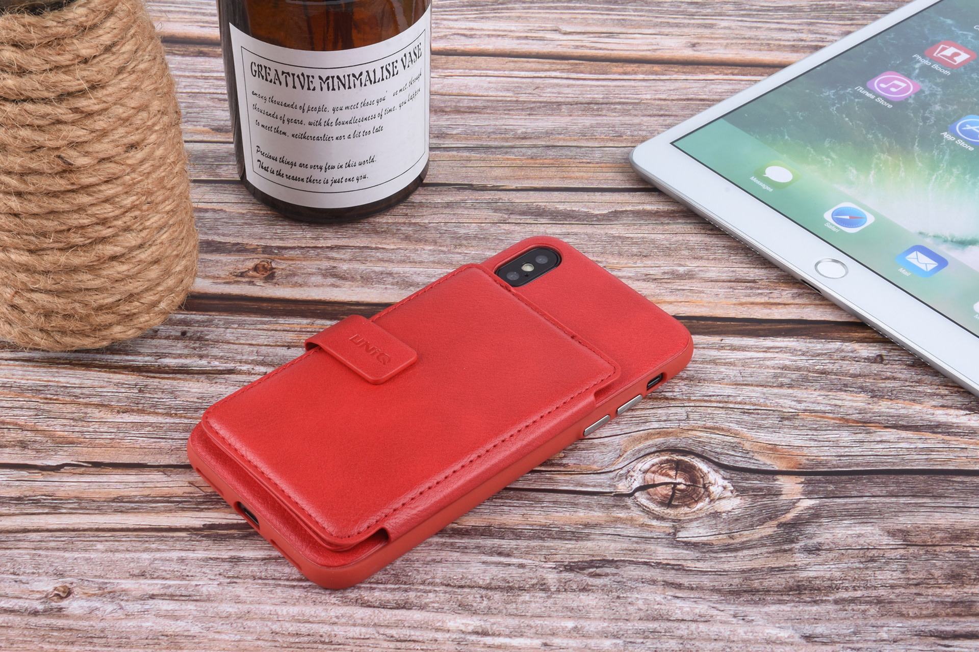 UNIQ Accessory Backcover voor iPhone X-Xs - Rood (8719273283622), foto 2 van 6