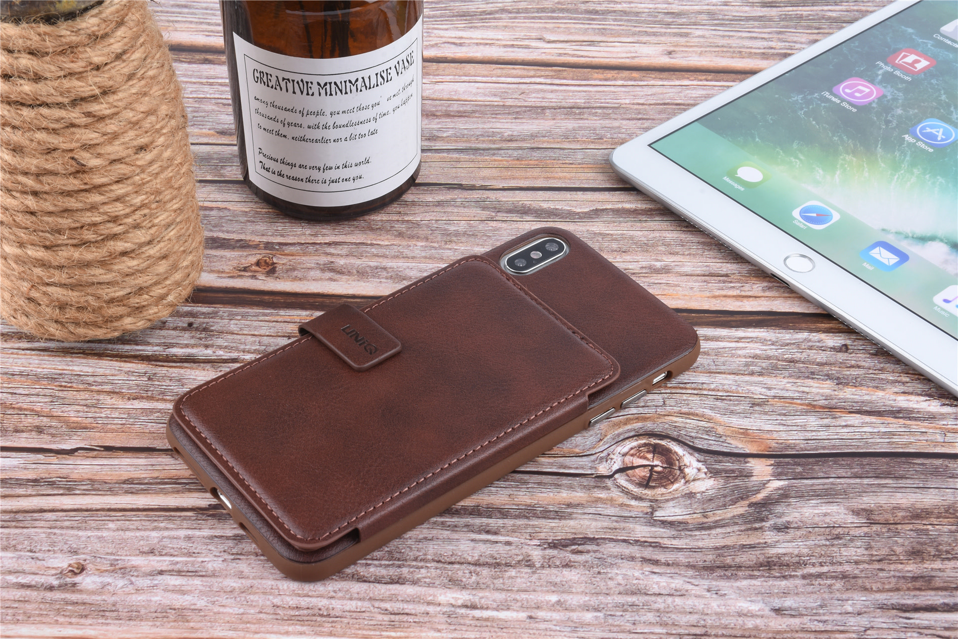 UNIQ Accessory Backcover voor iPhone X-Xs Max - Bruin (8719273283646), foto 3 van 6
