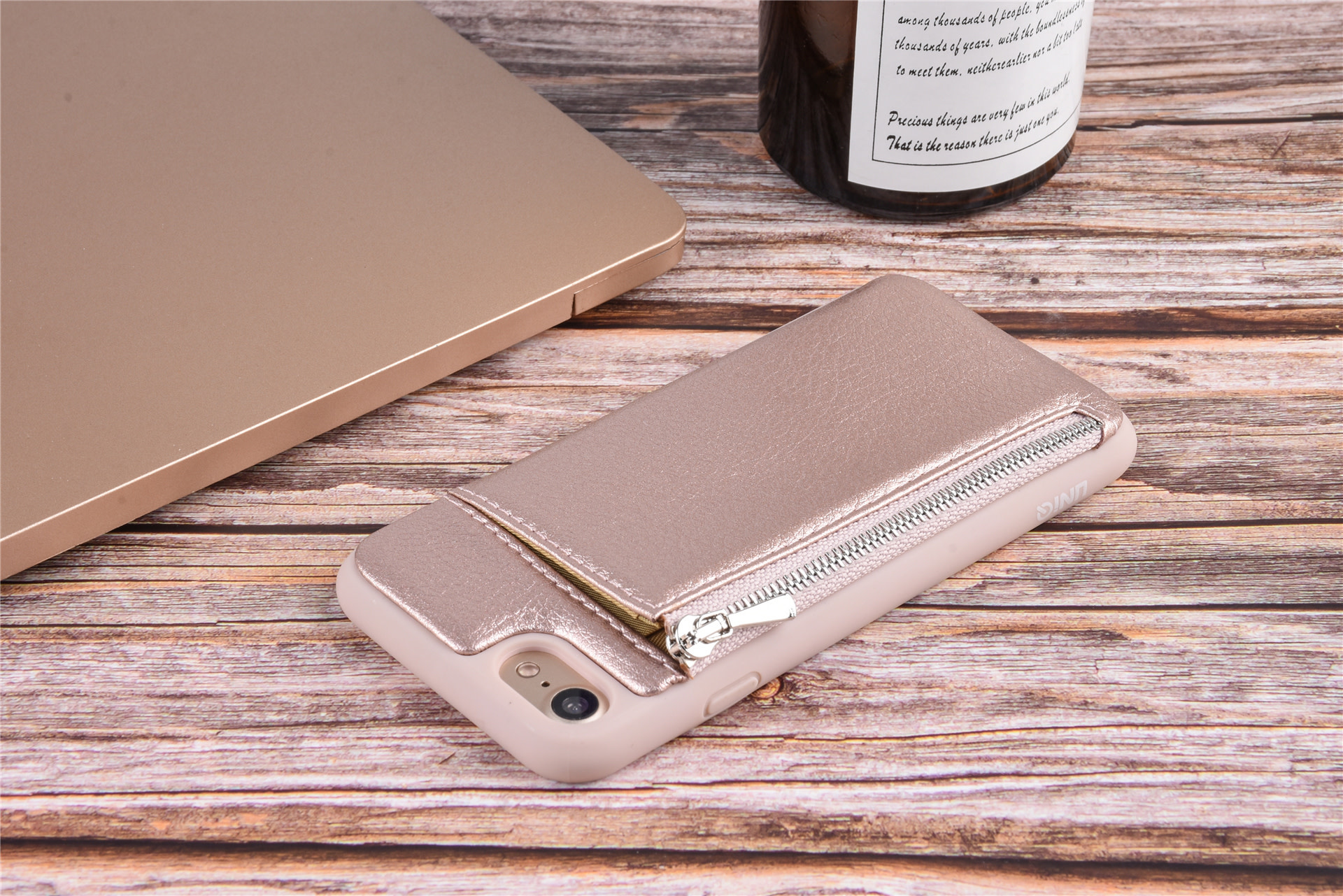 UNIQ Accessory UNIQ Accessory iPhone 7-8 Kunstleer Backcover hoesje met rits - Roze, foto 6 van 6