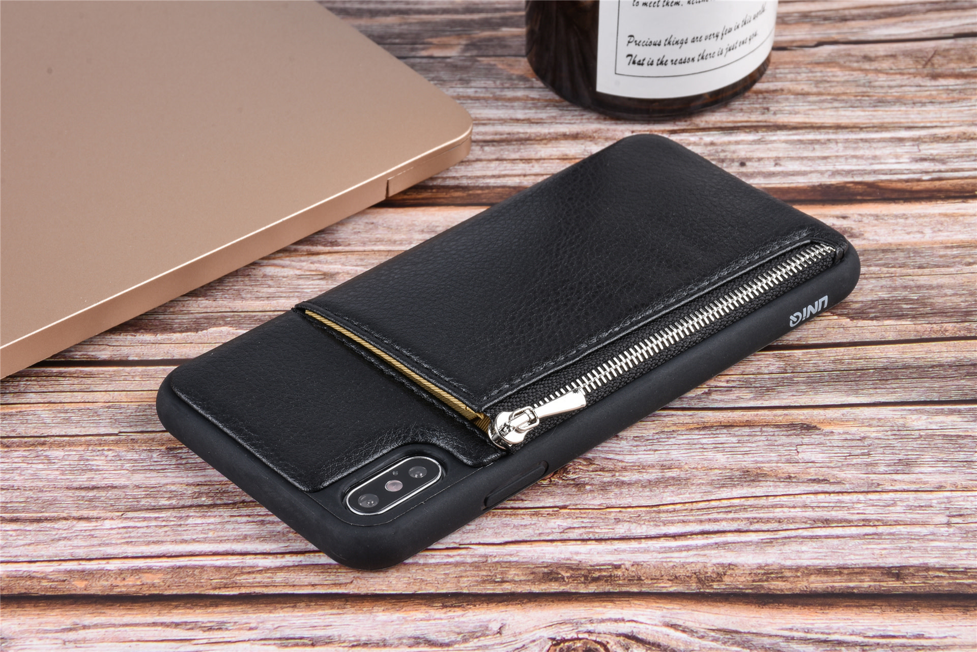 UNIQ Accessory UNIQ Accessory iPhone Xs Max Kunstleer Backcover hoesje met rits - Zwart, foto 6 van 6