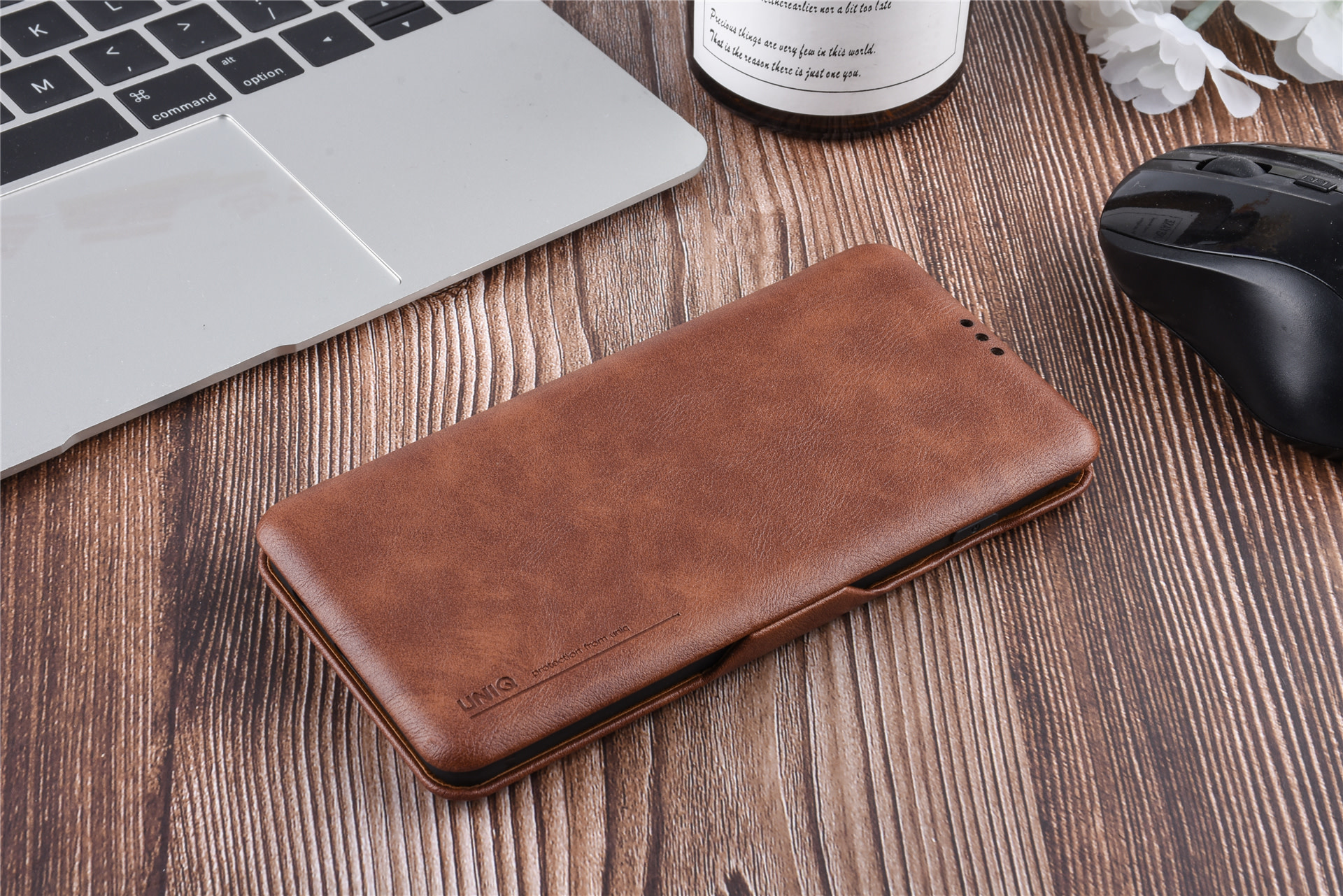 UNIQ Accessory UNIQ Accessory Bruin hoesje Galaxy S10 - Luxe Book Case, foto 4 van 6