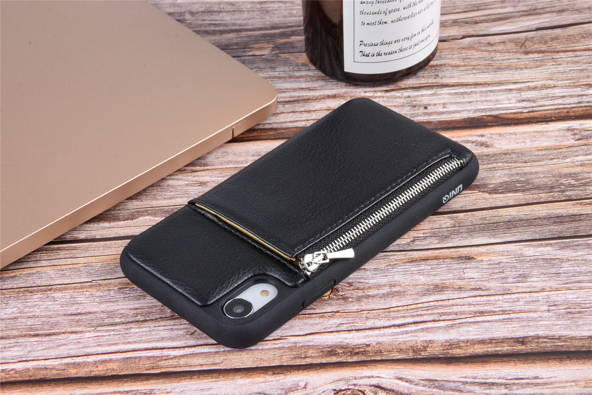 UNIQ Accessory UNIQ Accessory iPhone XR Kunstleer Backcover hoesje met rits - Zwart, foto 5 van 6