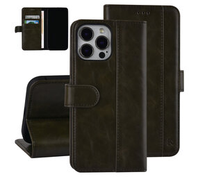 UNIQ Accessory UNIQ Accessory Book type housse iPhone 13 Pro Max - Porte-cartes - Fermeture magnétique - Vert foncé UNIQ Accessory UNIQ Accessory Book type housse iPhone 13 Pro Max - Porte-cartes - Fermeture magnétique - Vert foncé